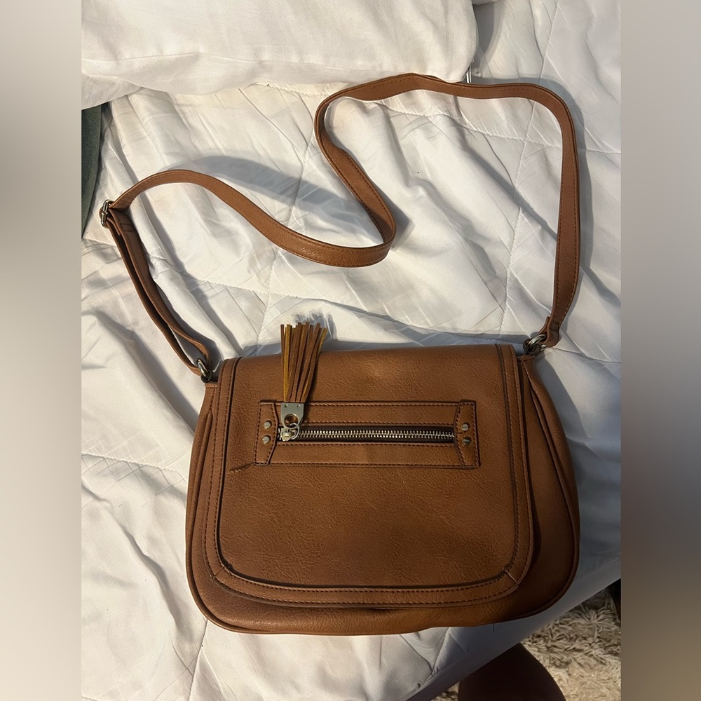 Classic Tan Crossbody Shoulder Bag - Elegant Everyday Carry